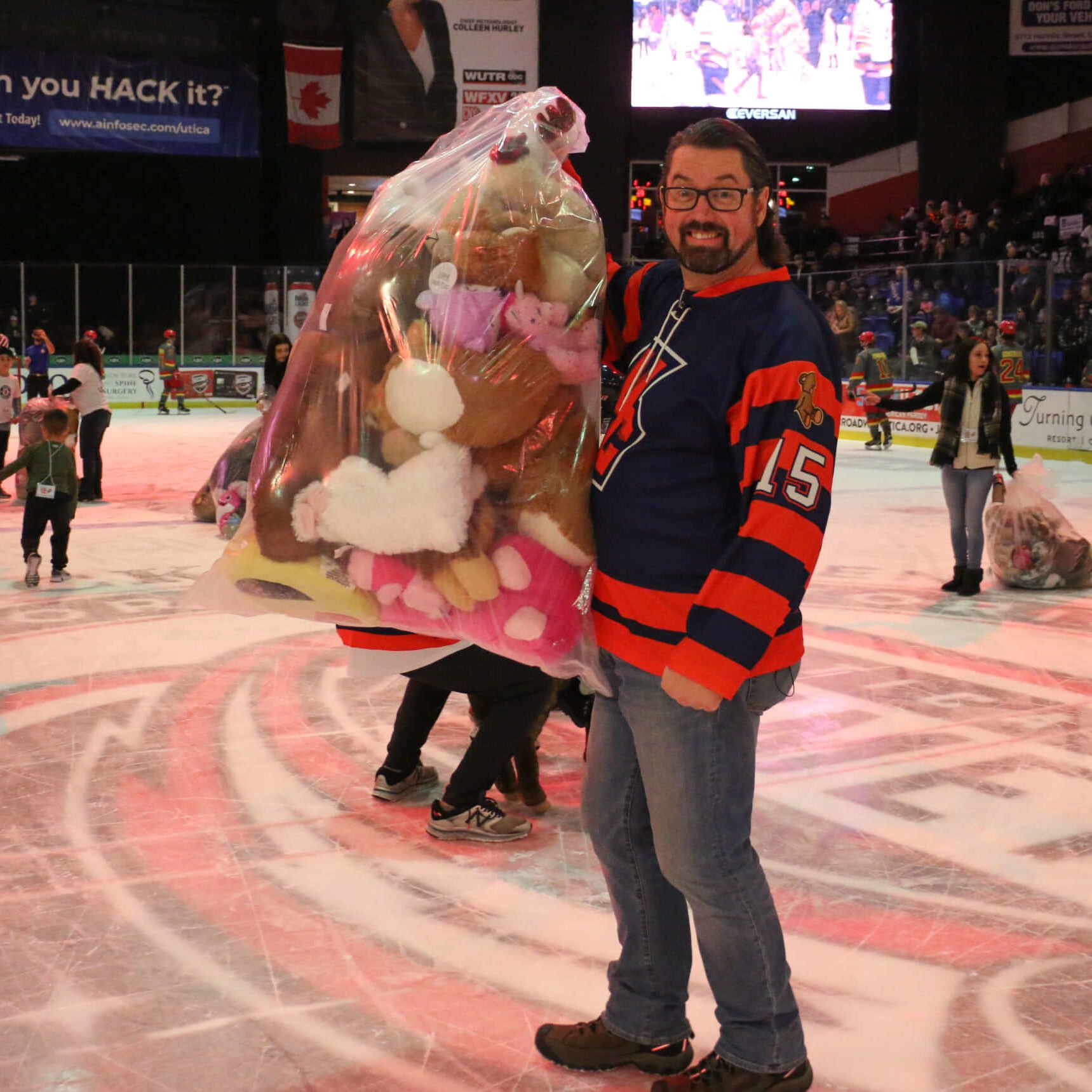 Scot Hayes of New York Sash bags bears at Teddy Bear Toss - MAIAH DIGIRONIMO