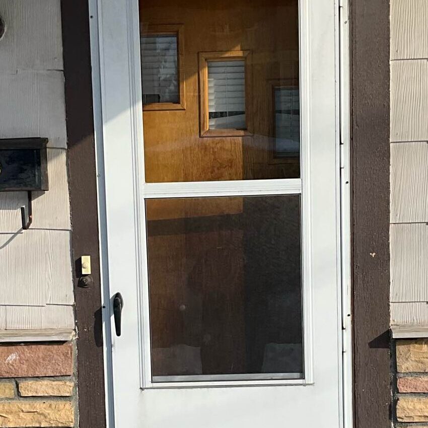 Old entry door, in need of a New York Sash upgrade!